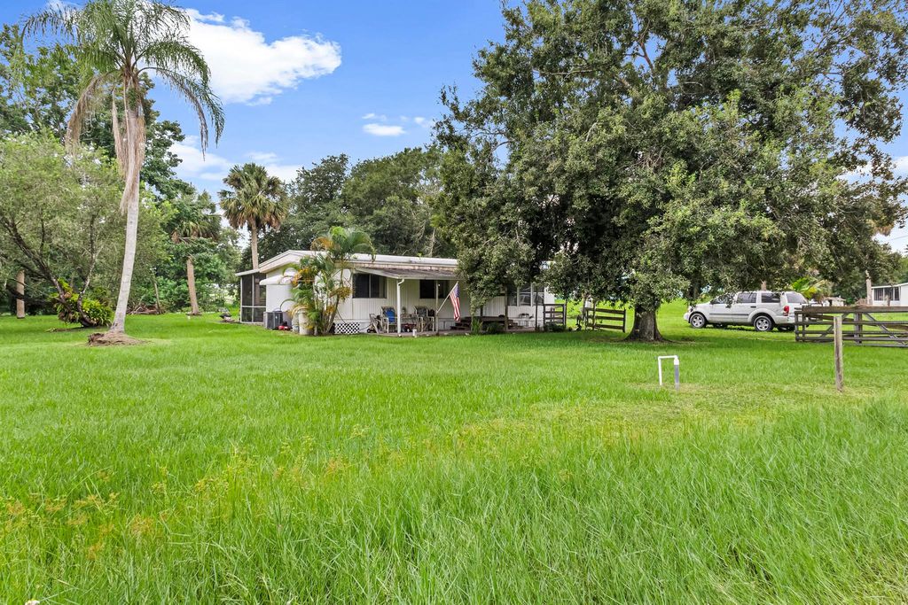 Photo of 7472 SW 40th Ter, Palm City, FL 34990 (MLS # R11035518)
