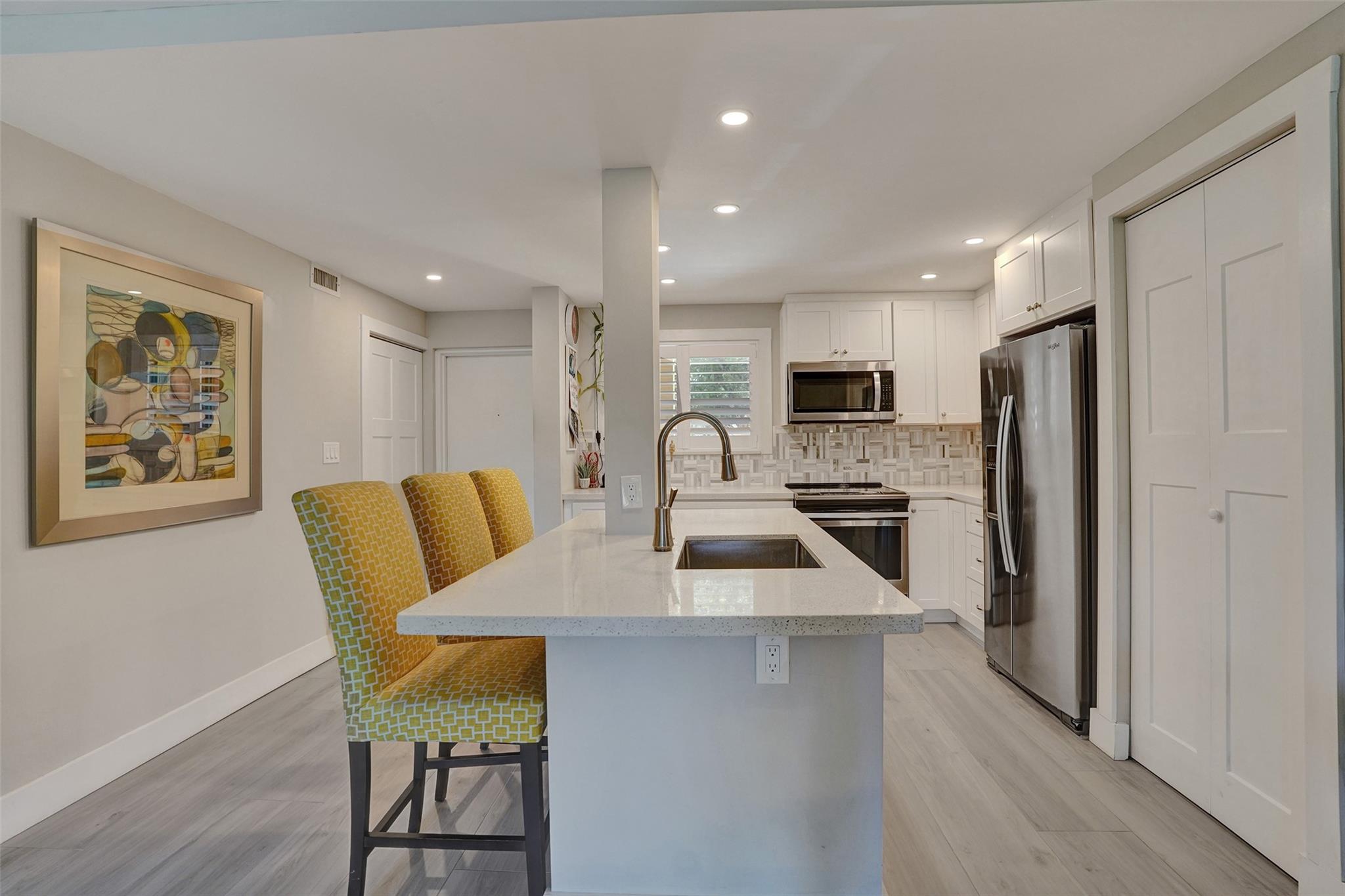 930 SW 9th Street Cir 104, Boca Raton, FL, 33486/$325,000 2 930 SW 9th Street Cir 104
