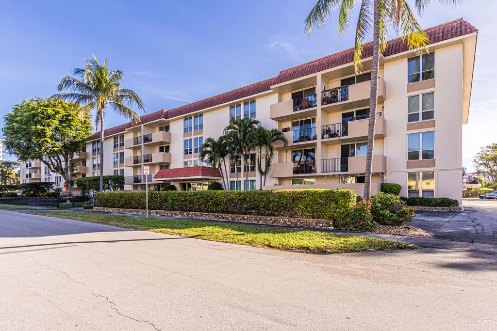 Photo of 1000 Spanish River Road #4g, Boca Raton, FL 33432 (MLS # R11168316)