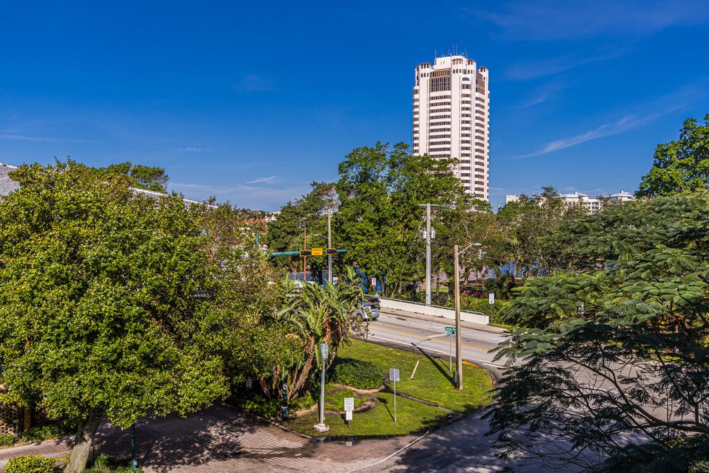 Photo of 1000 Spanish River Road #4g, Boca Raton, FL 33432 (MLS # R11168316)
