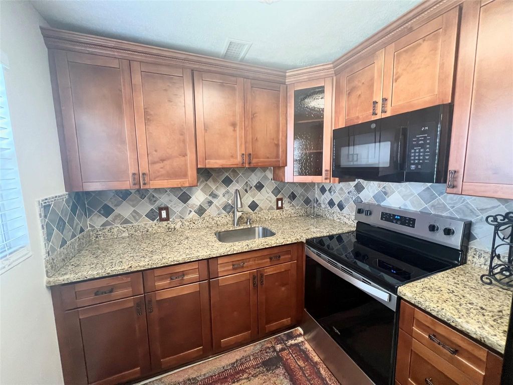 Photo of 304 Oakridge Q #304, Deerfield Beach, FL 33442 (MLS # F10556802)