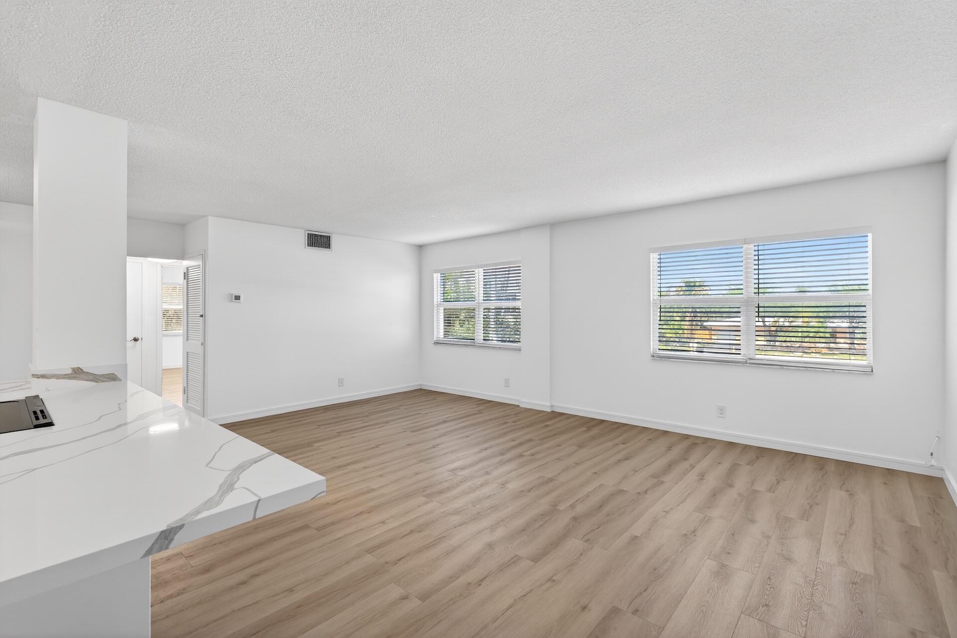 HORIZON HOUSE CONDO - Residential