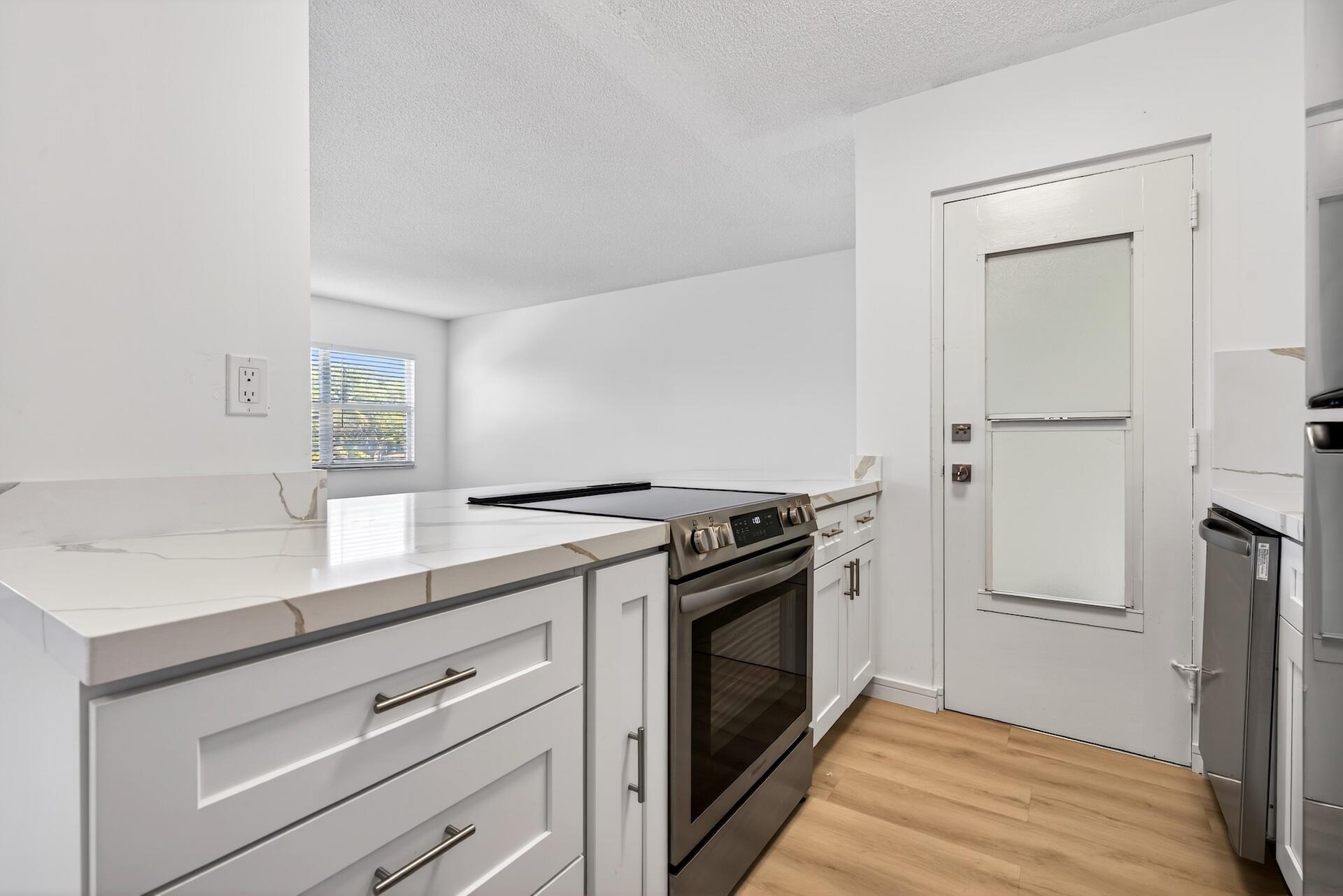 HORIZON HOUSE CONDO - Residential