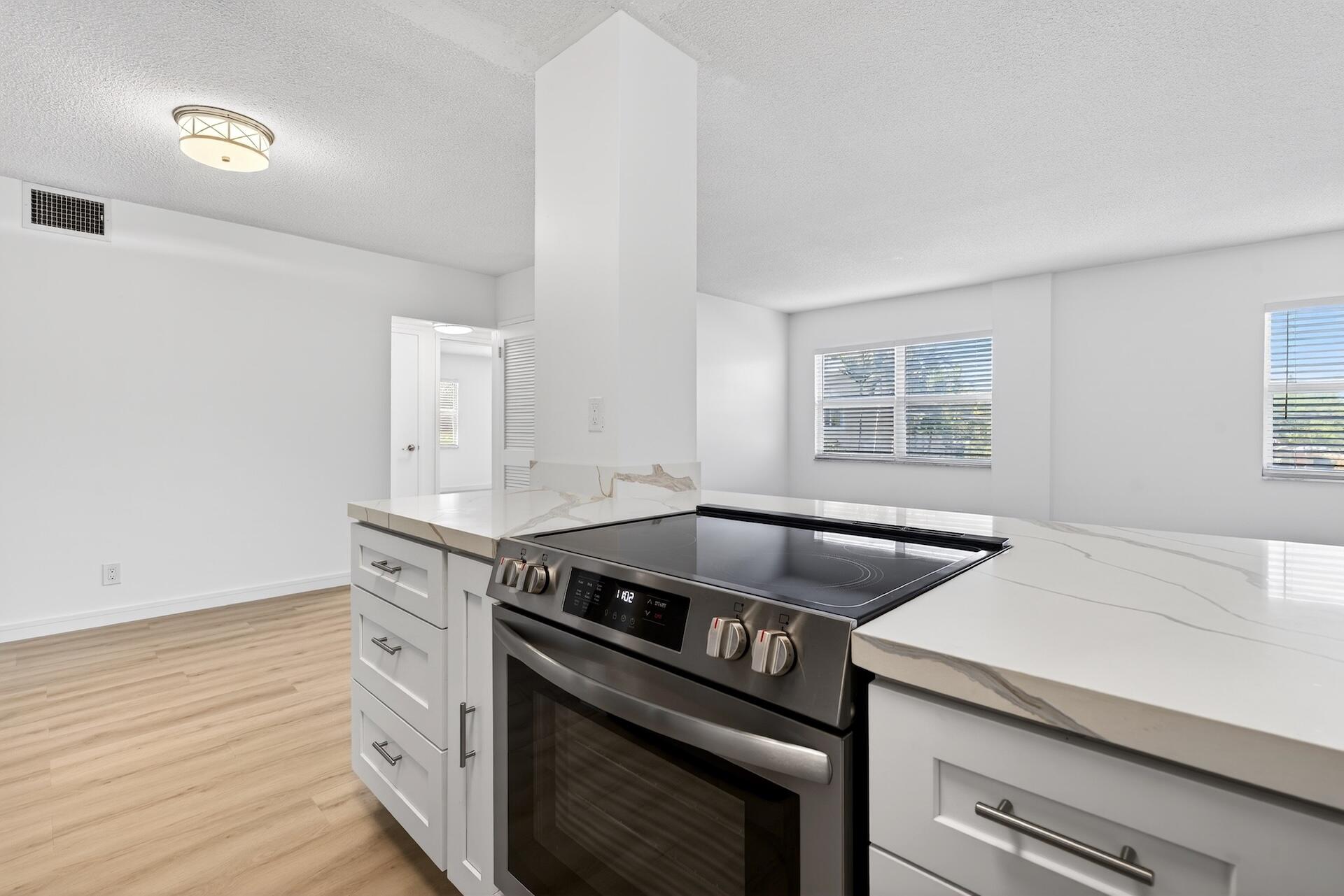 HORIZON HOUSE CONDO - Residential