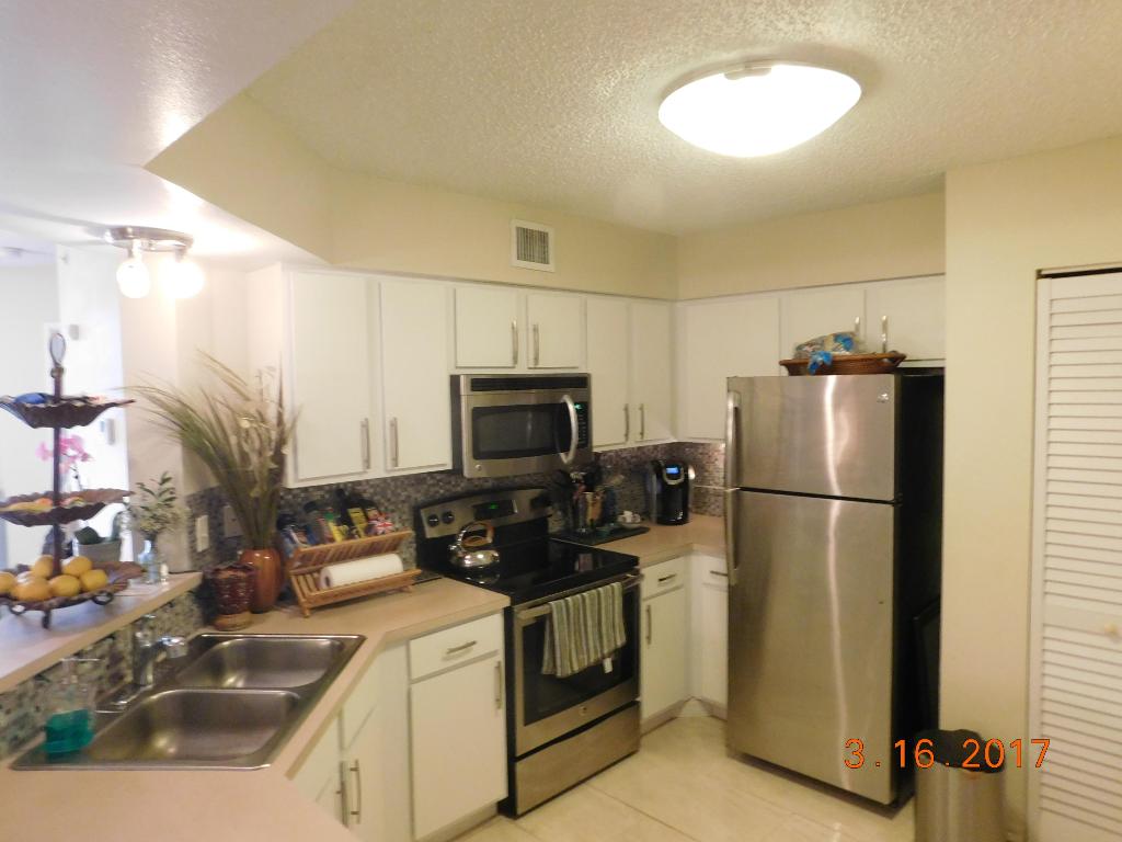 HYPOLUXOS MARINERS CAY CONDO - Residential