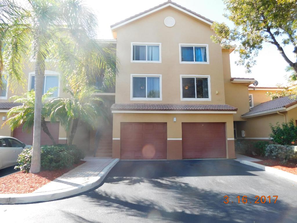 HYPOLUXOS MARINERS CAY CONDO - Residential