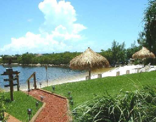 HYPOLUXOS MARINERS CAY CONDO - Residential