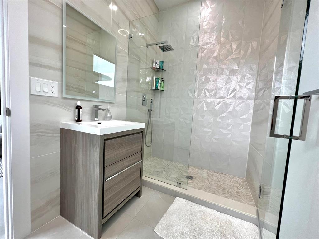 LA HACIENDA DELRAY - Residential