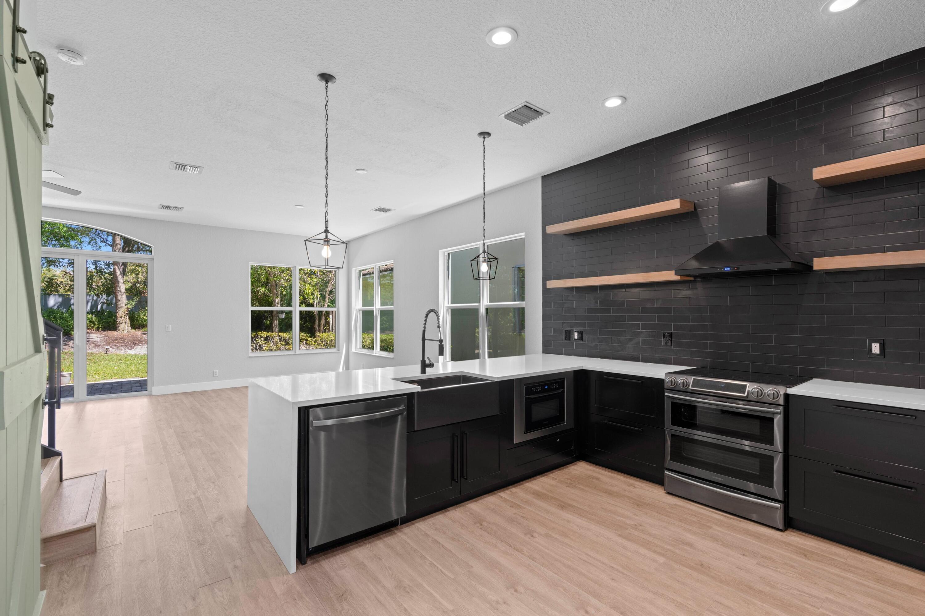 SABAL LAKES PH 4 - Residential