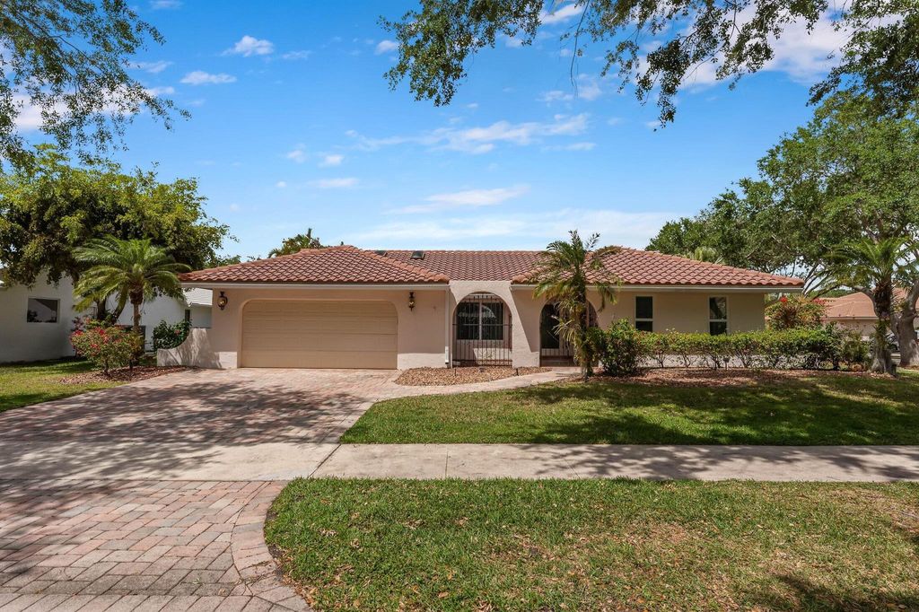 Photo of 2501 NW 38th Street, Boca Raton, FL 33434 (MLS # R11079380)