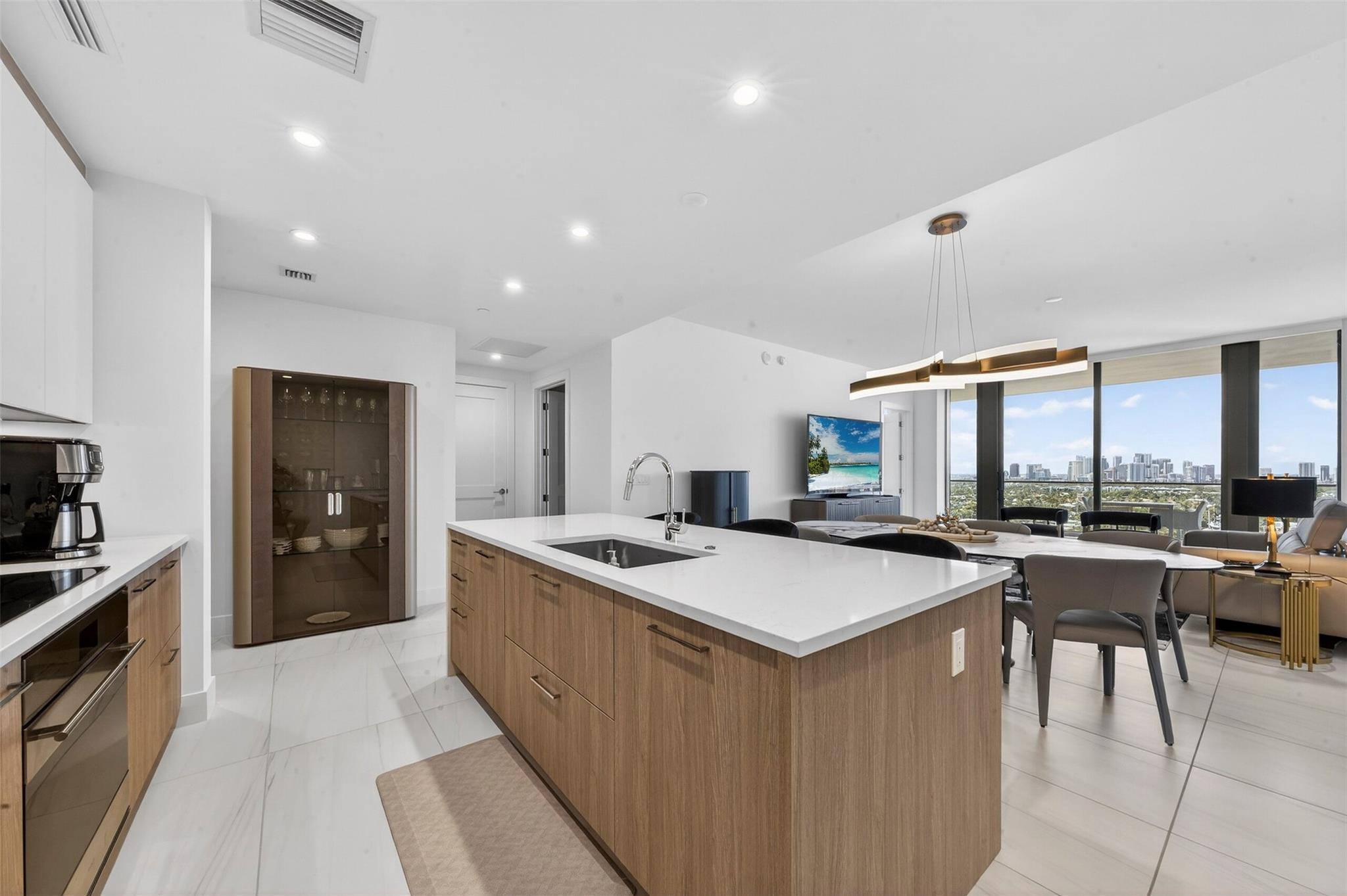 153 N Seabreeze Boulevard 1703