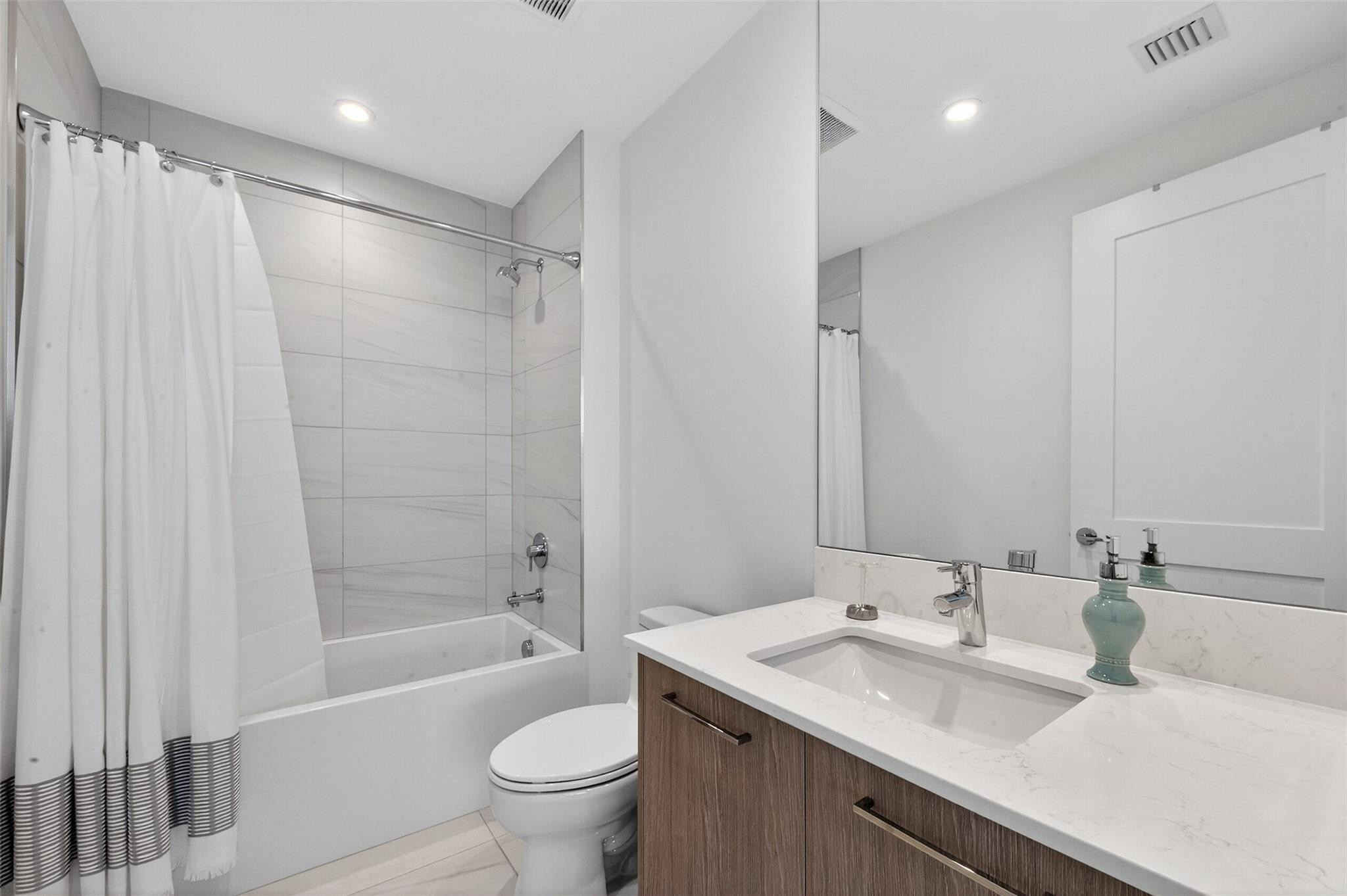 SELENE CONDO - Residential Lease