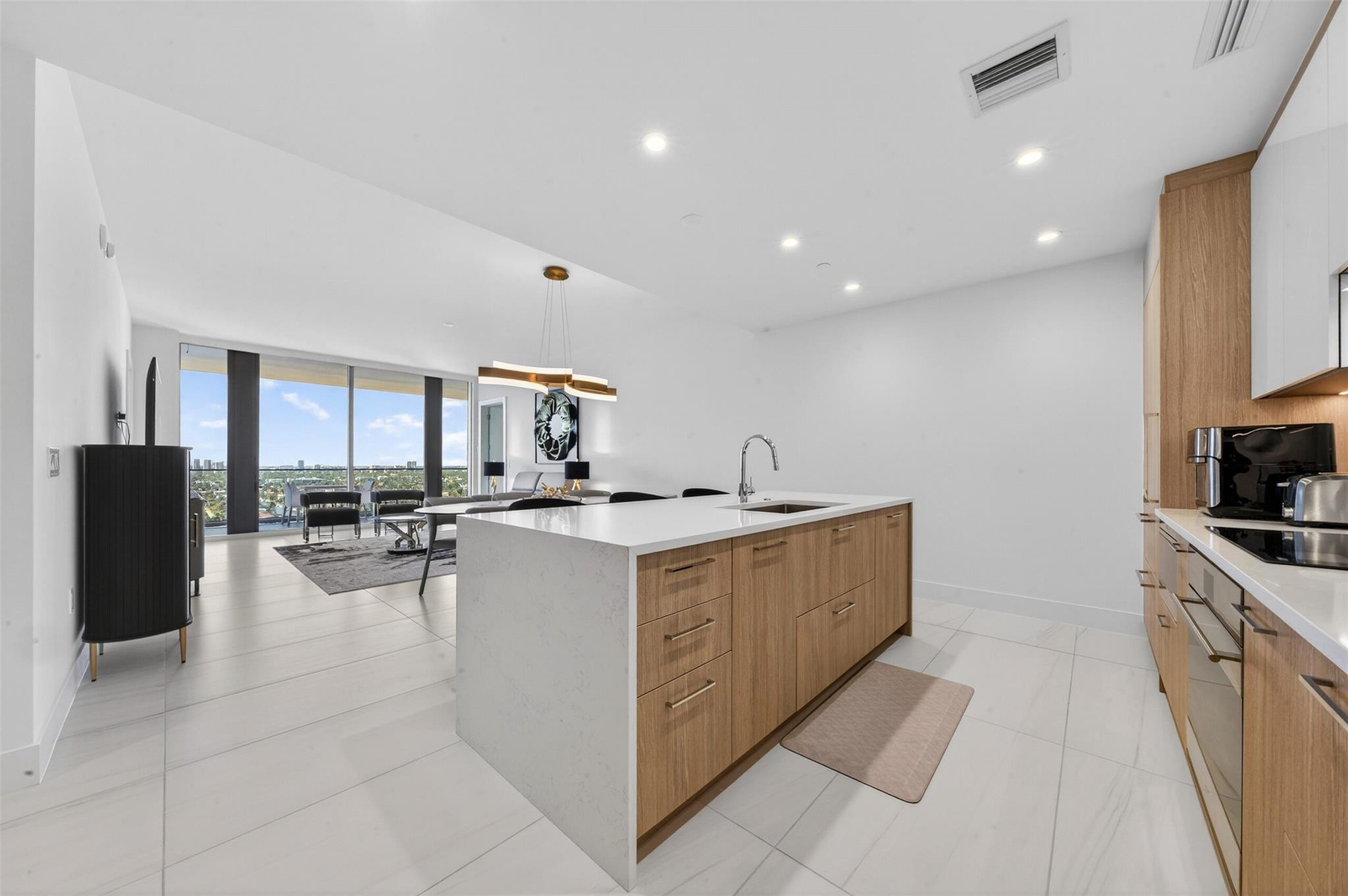 153 N Seabreeze Boulevard 1703