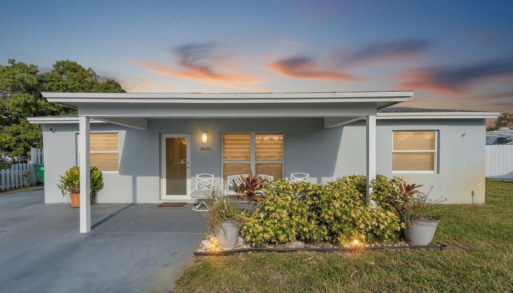 Photo of 4651 SW 19th Street, Fort Lauderdale, FL 33317 (MLS # F10552063)