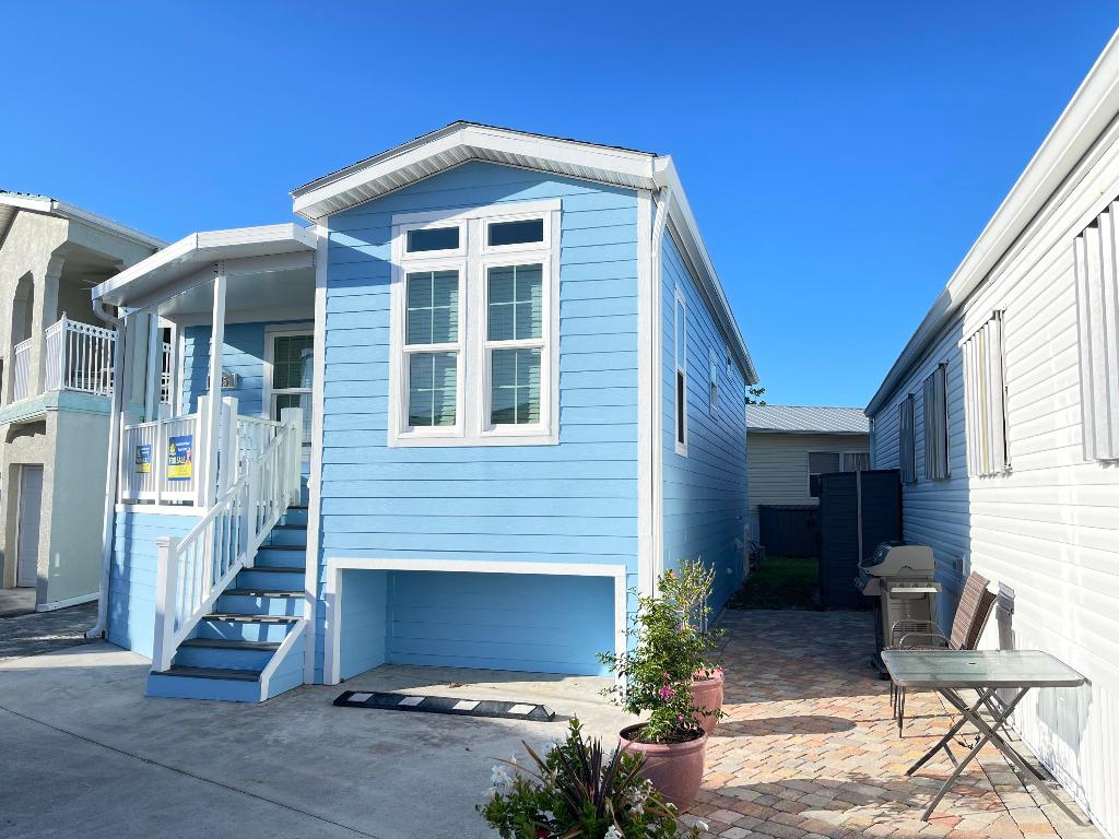 445 Nettles Boulevard