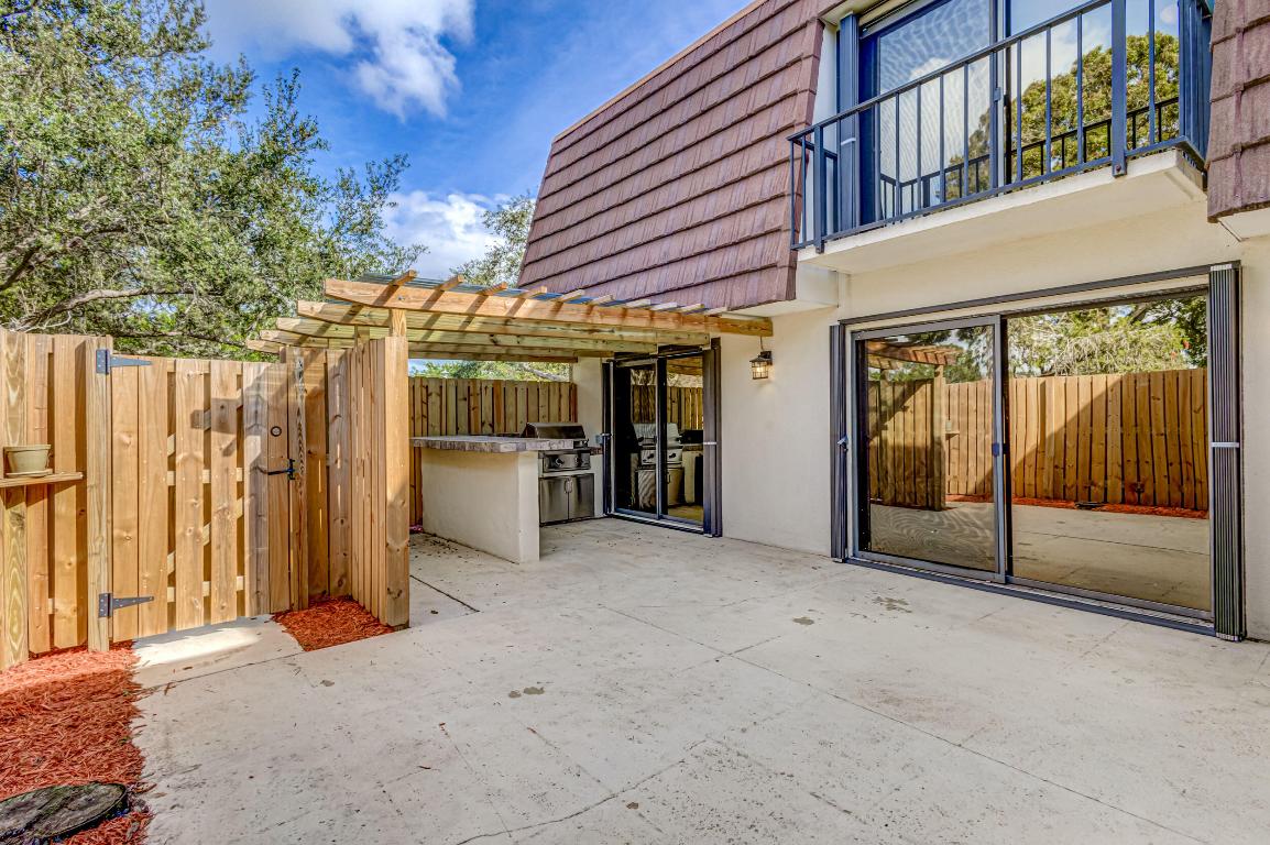 GARDEN LAKES AND GARDEN SQUARE SHOPS - Residential