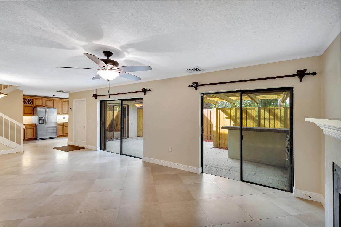 GARDEN LAKES AND GARDEN SQUARE SHOPS - Residential