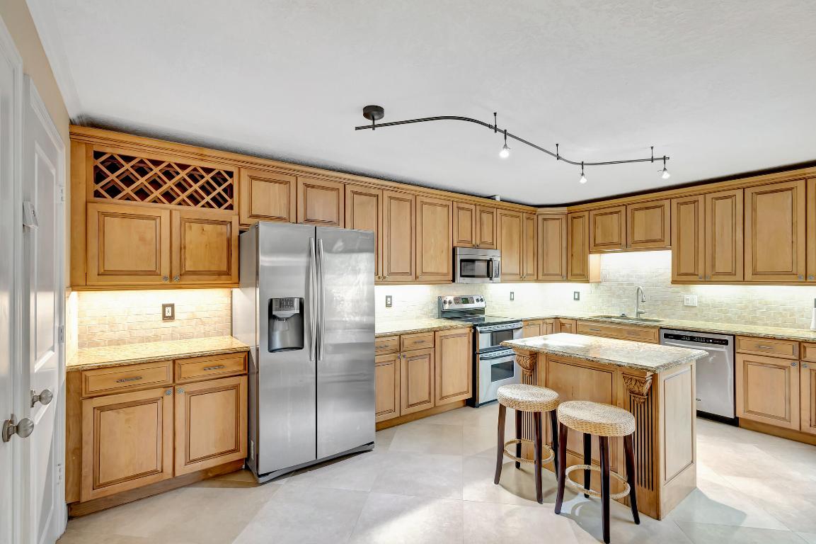 GARDEN LAKES AND GARDEN SQUARE SHOPS - Residential