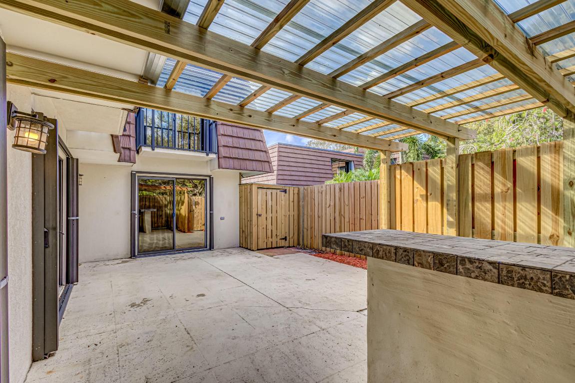 GARDEN LAKES AND GARDEN SQUARE SHOPS - Residential