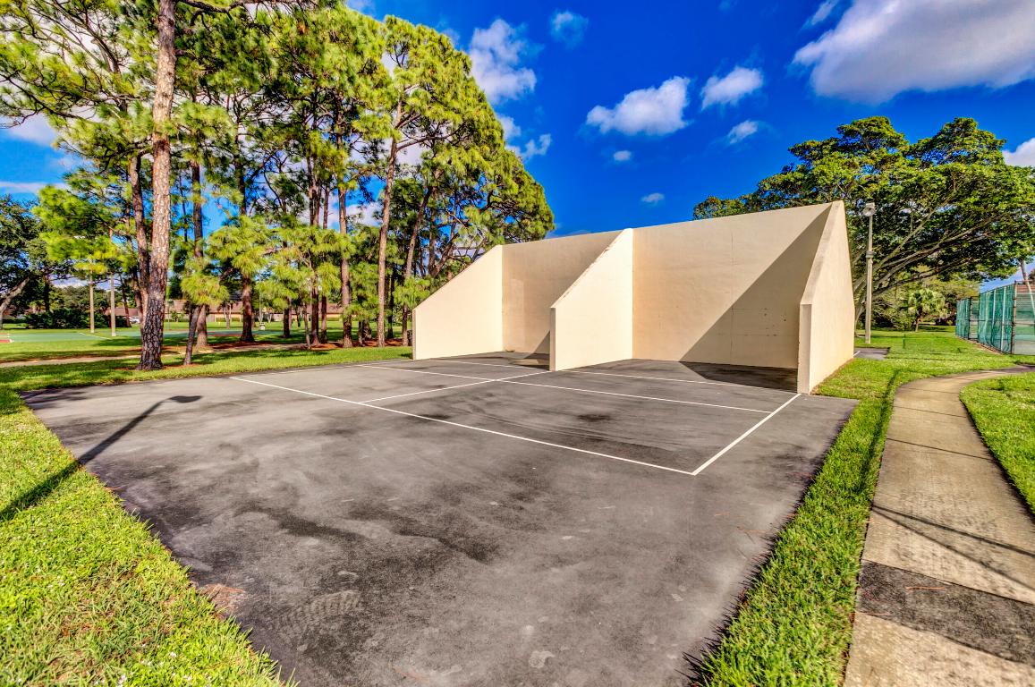 GARDEN LAKES AND GARDEN SQUARE SHOPS - Residential