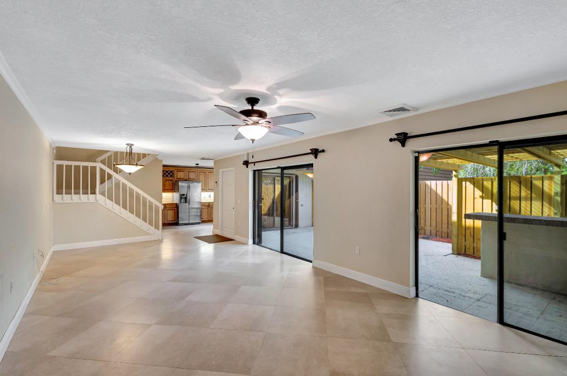 GARDEN LAKES AND GARDEN SQUARE SHOPS - Residential