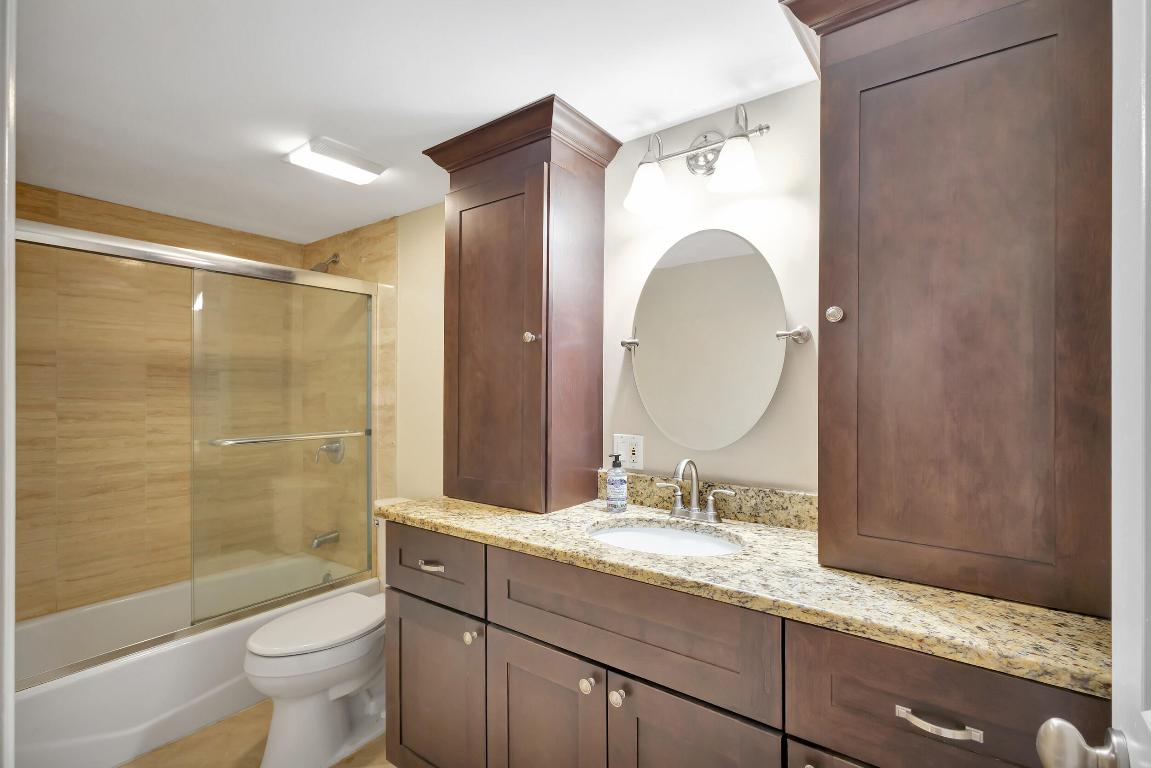 GARDEN LAKES AND GARDEN SQUARE SHOPS - Residential