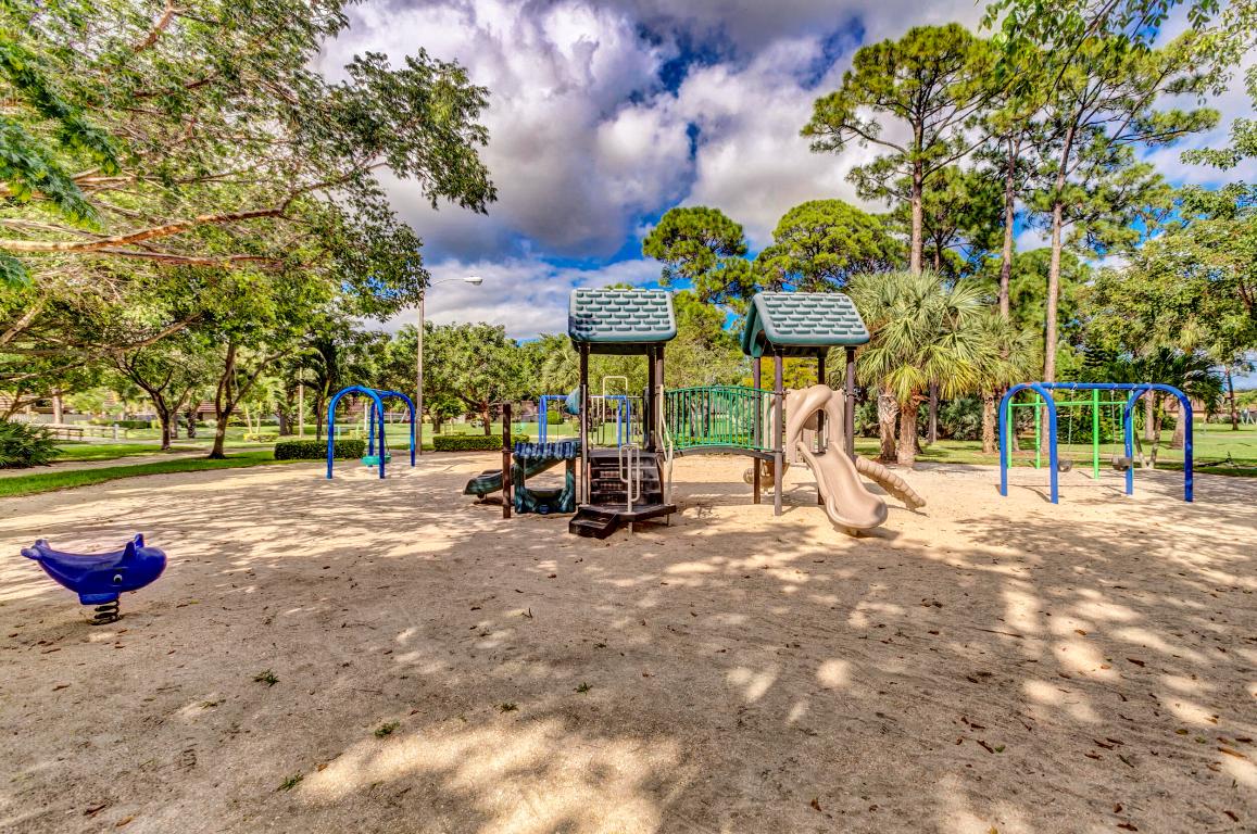 GARDEN LAKES AND GARDEN SQUARE SHOPS - Residential