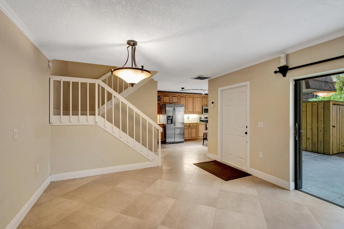 GARDEN LAKES AND GARDEN SQUARE SHOPS - Residential