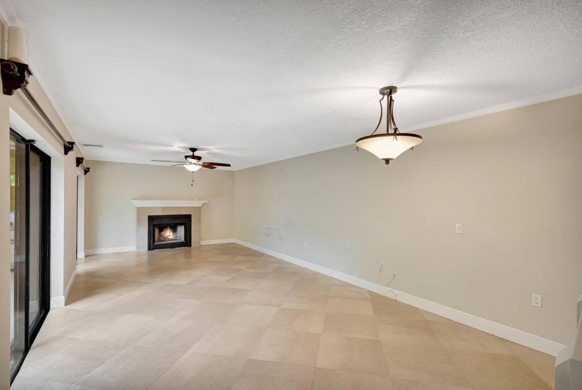 GARDEN LAKES AND GARDEN SQUARE SHOPS - Residential