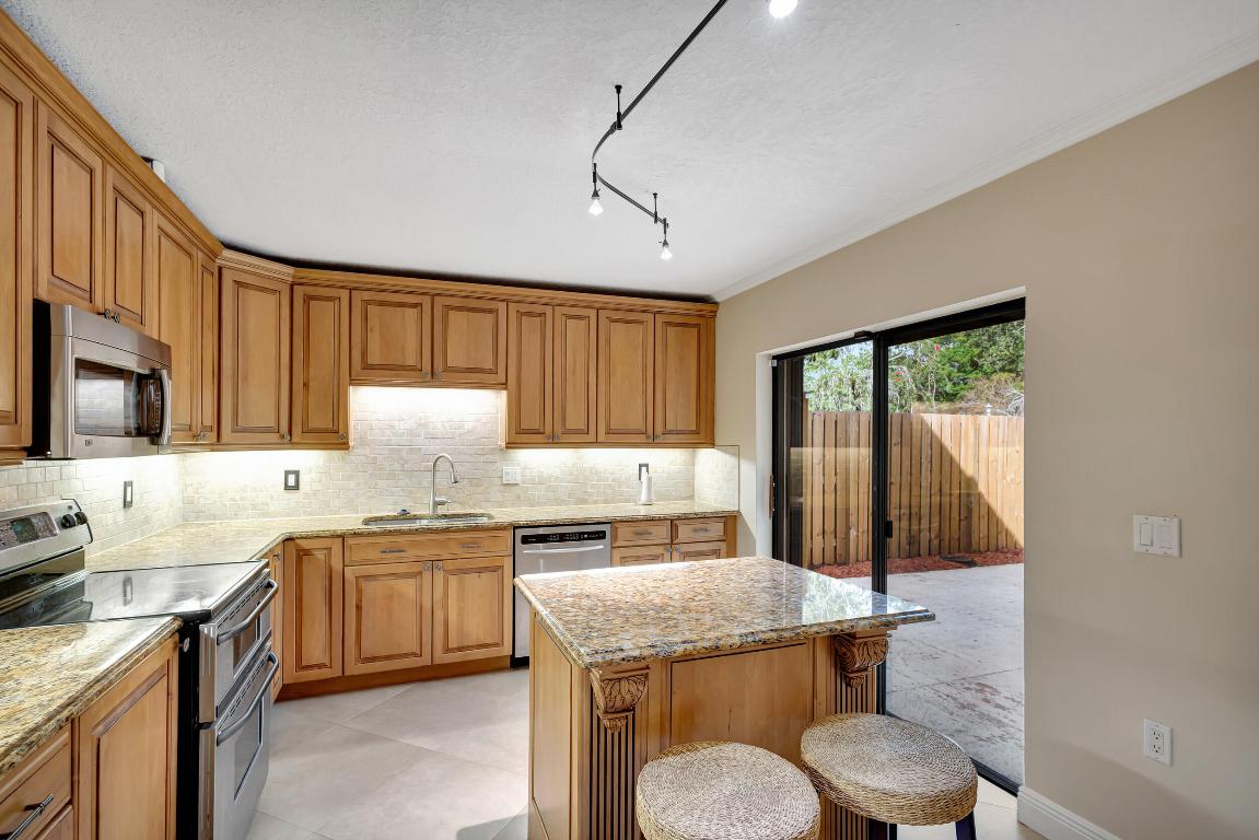 GARDEN LAKES AND GARDEN SQUARE SHOPS - Residential