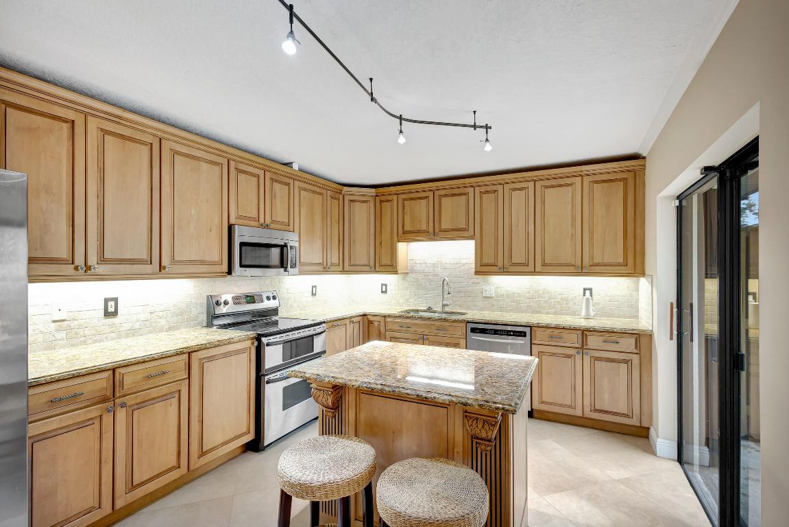 GARDEN LAKES AND GARDEN SQUARE SHOPS - Residential