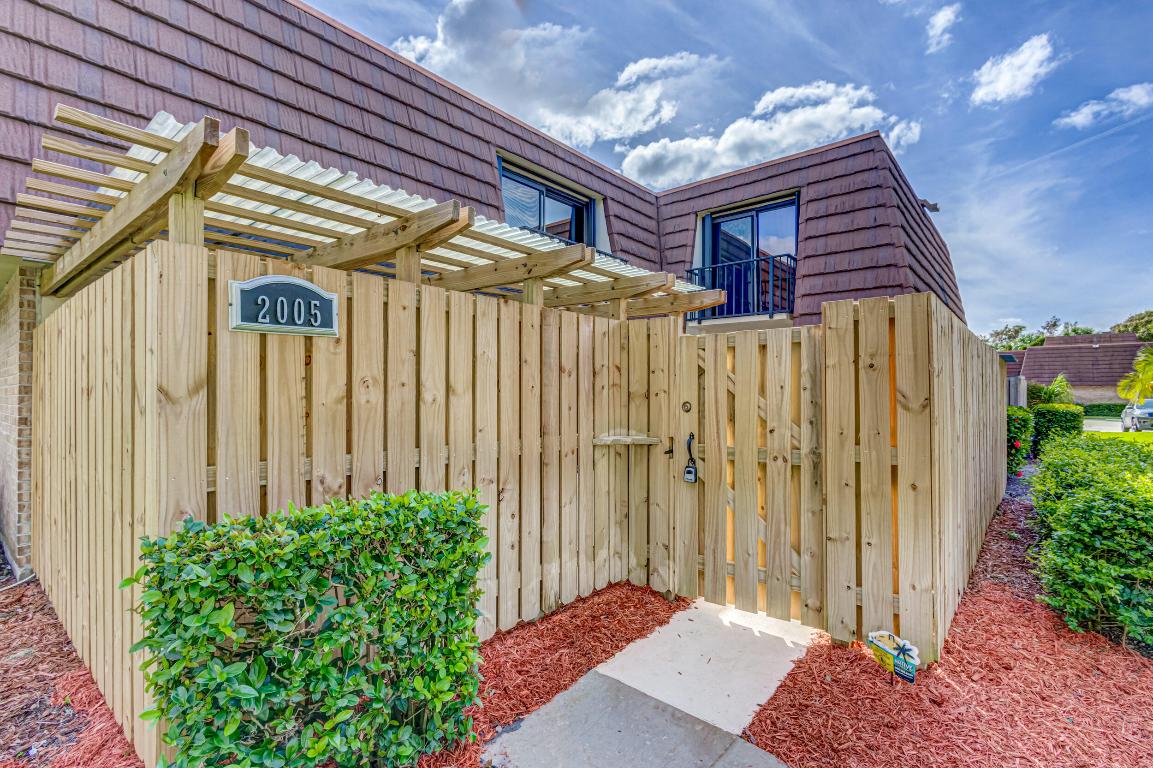 GARDEN LAKES AND GARDEN SQUARE SHOPS - Residential