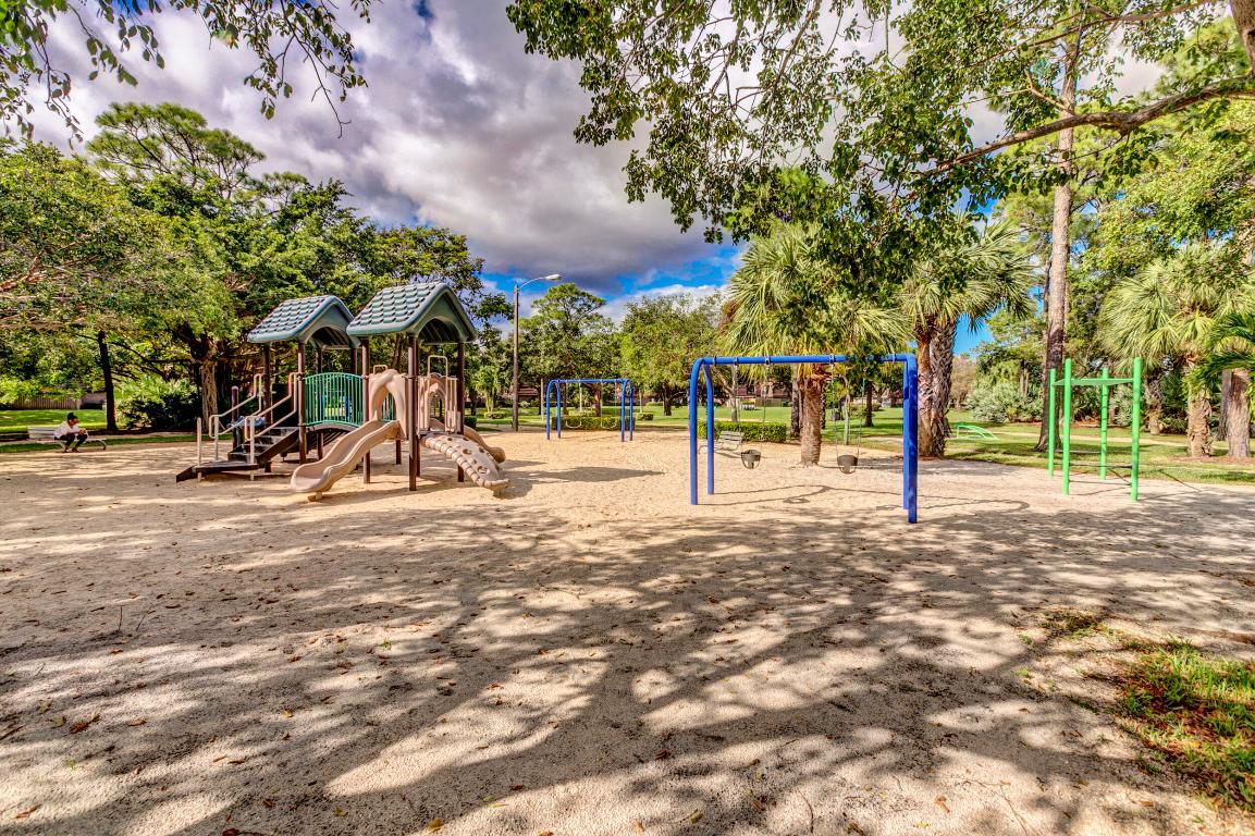 GARDEN LAKES AND GARDEN SQUARE SHOPS - Residential