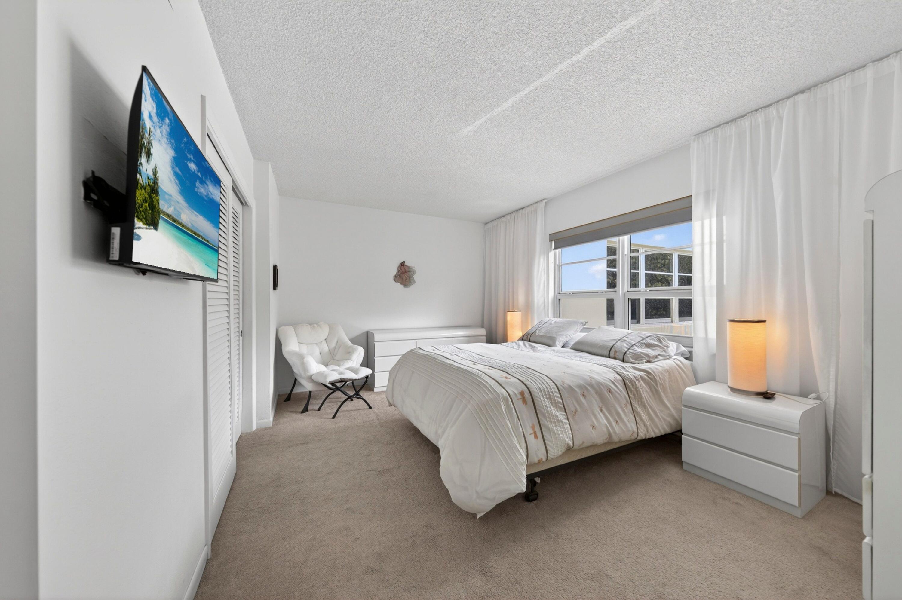 STARLIGHT TOWERS CONDO - Residential