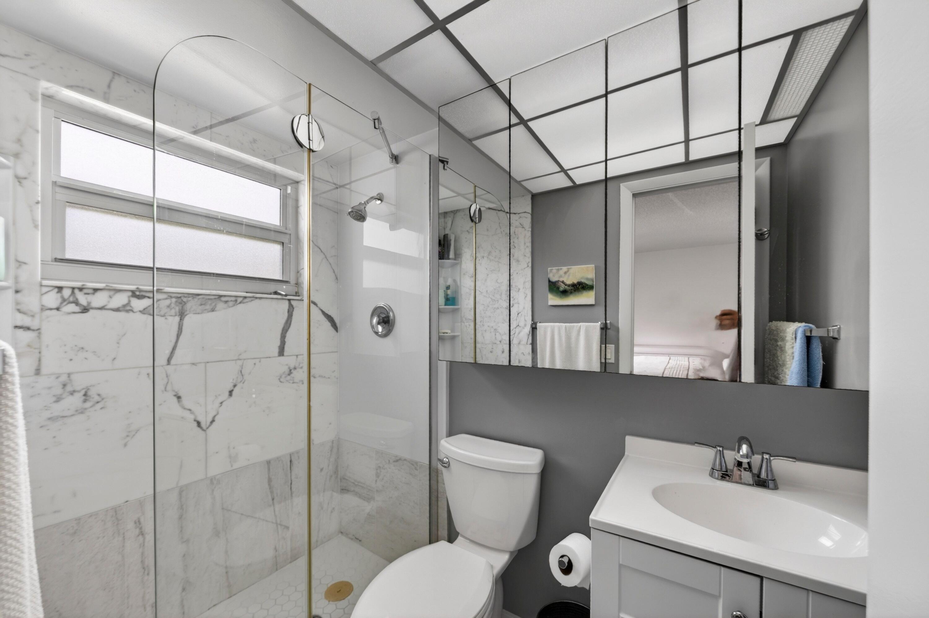 STARLIGHT TOWERS CONDO - Residential