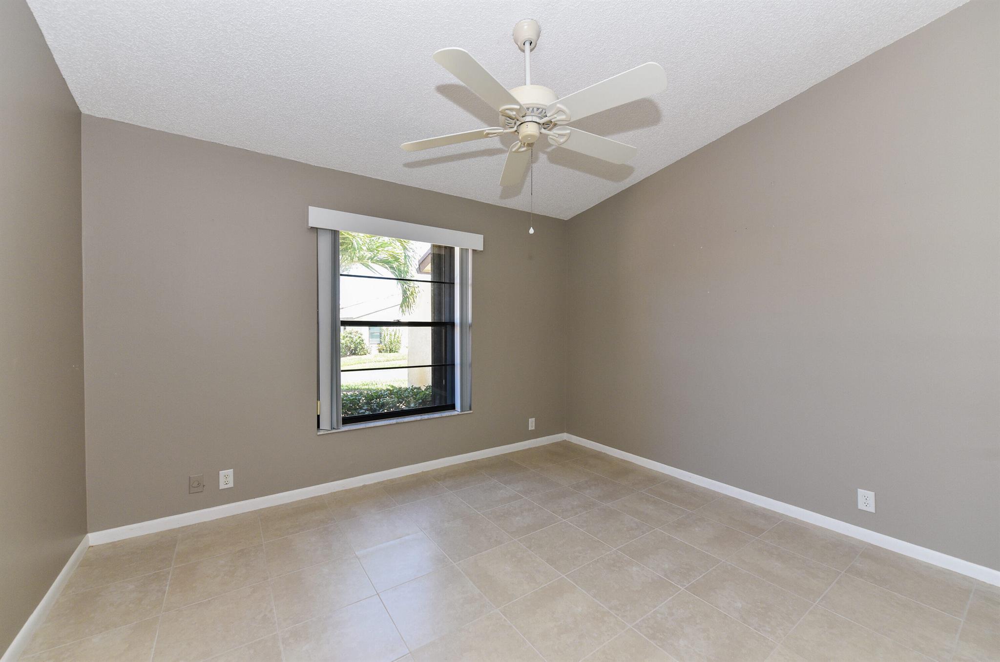 VILLAS OF HOBE SOUND COND - Residential Lease