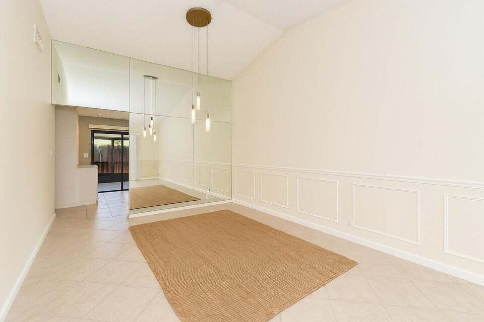 VILLAS OF HOBE SOUND COND - Residential Lease