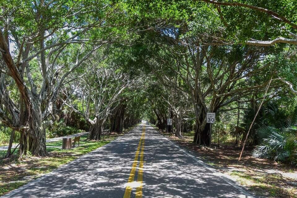 VILLAS OF HOBE SOUND COND - Residential Lease