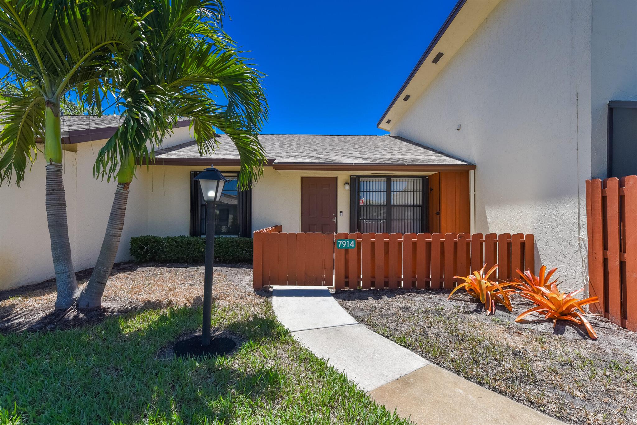 VILLAS OF HOBE SOUND COND - Residential Lease