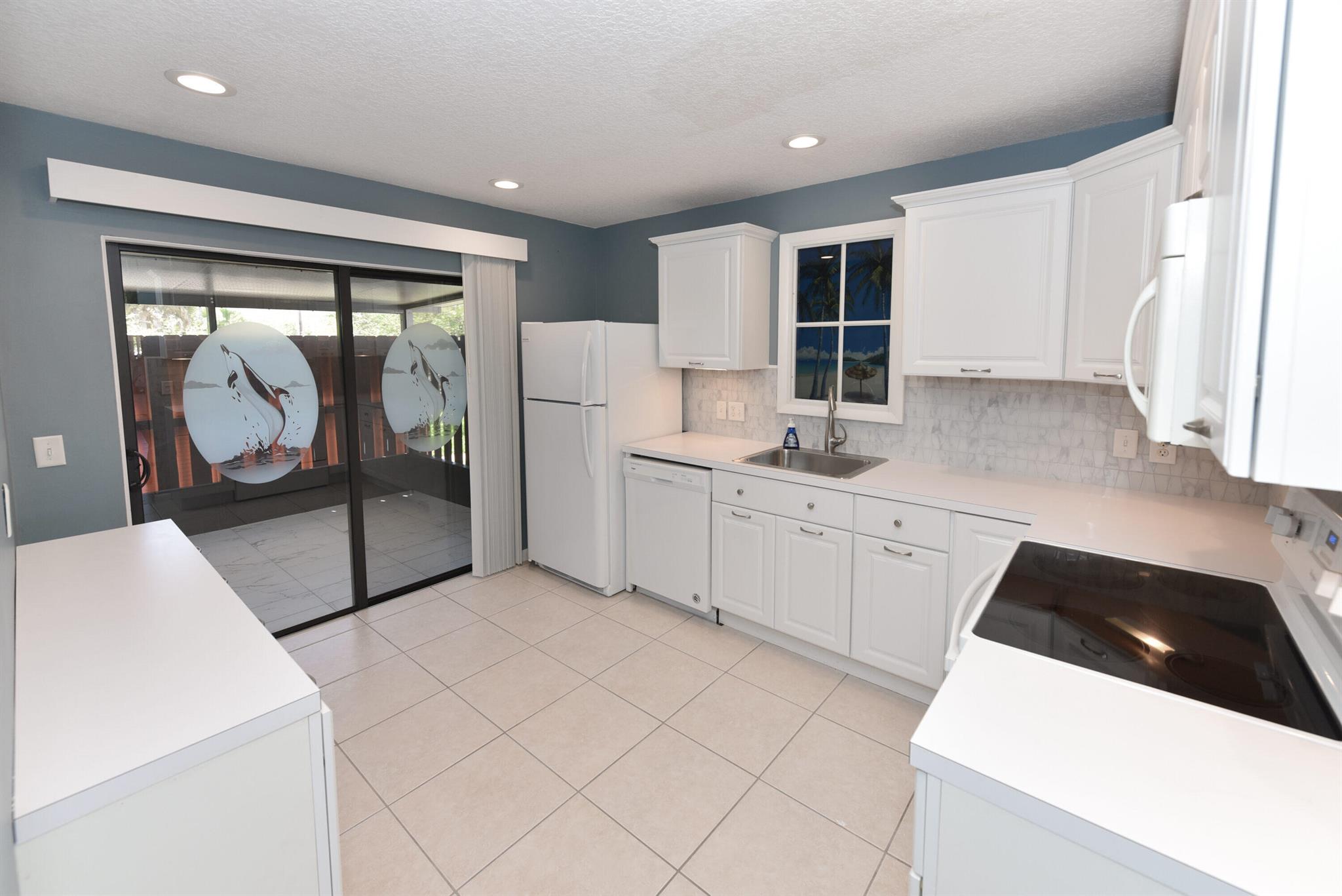 VILLAS OF HOBE SOUND COND - Residential Lease