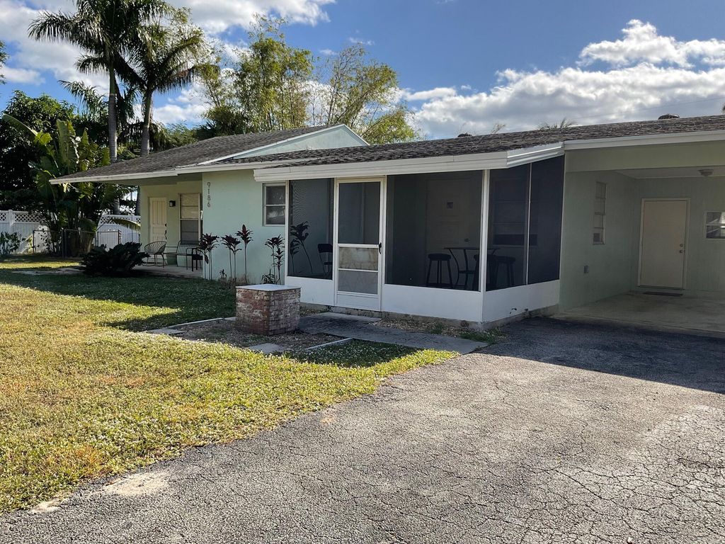 Photo of 9186 SE Venus Street, Hobe Sound, FL 33455 (MLS # R11086017)