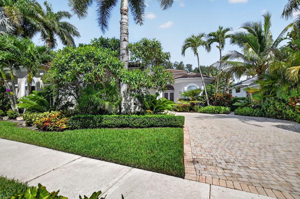 Photo of 7843 Villa D Este Way, Delray Beach, FL 33446 (MLS # B26030352)