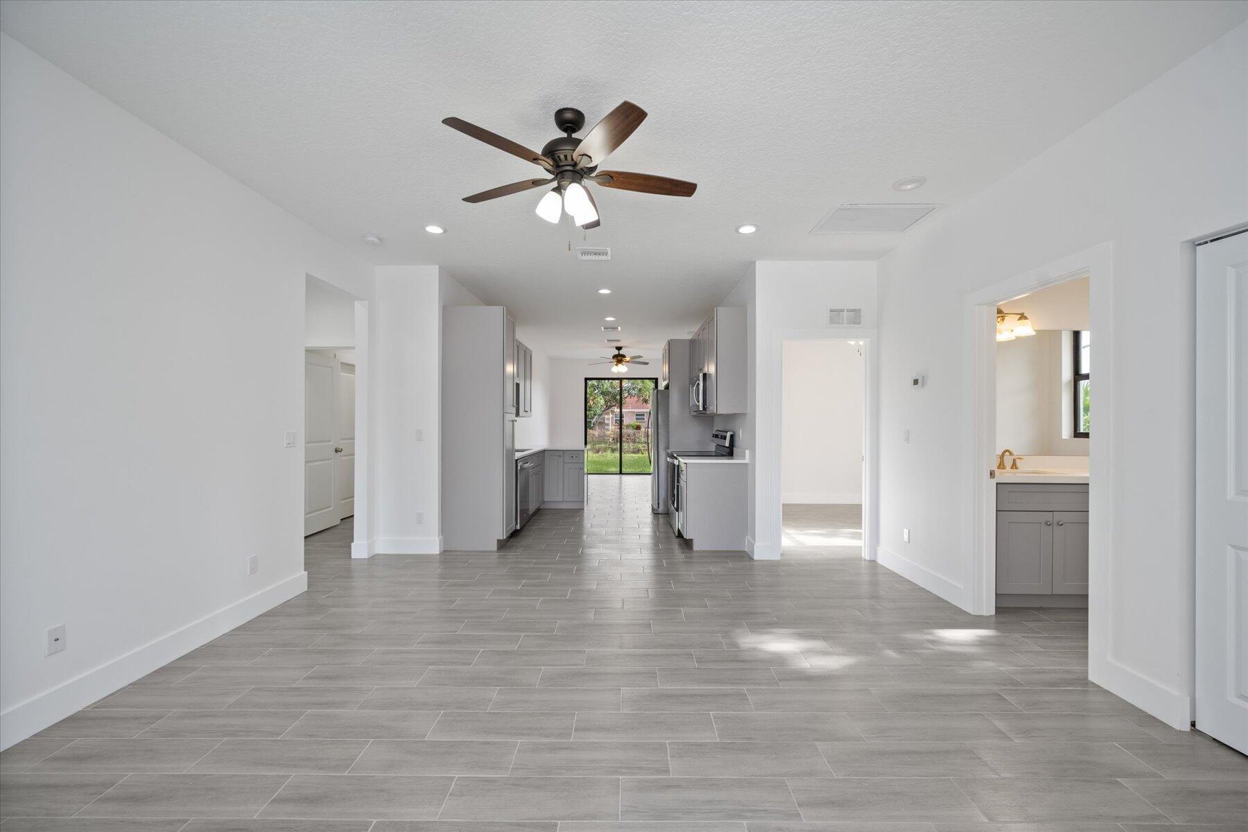 1232 W 32nd Street