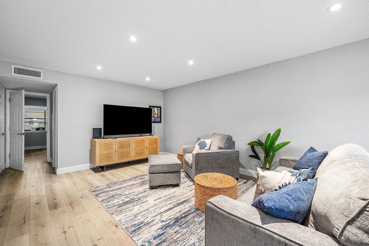 HIGH POINT OF DELRAY SEC - Residential