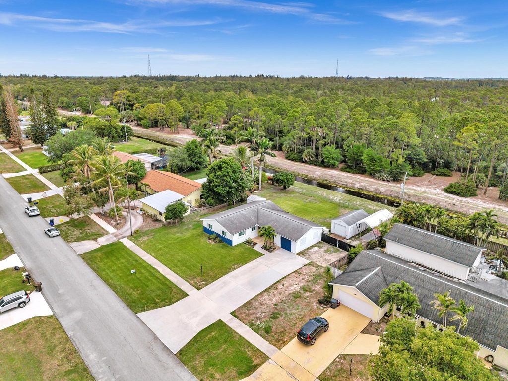 Photo of 7313 Oakmont Drive, Lake Worth, FL 33467 (MLS # B26010308)