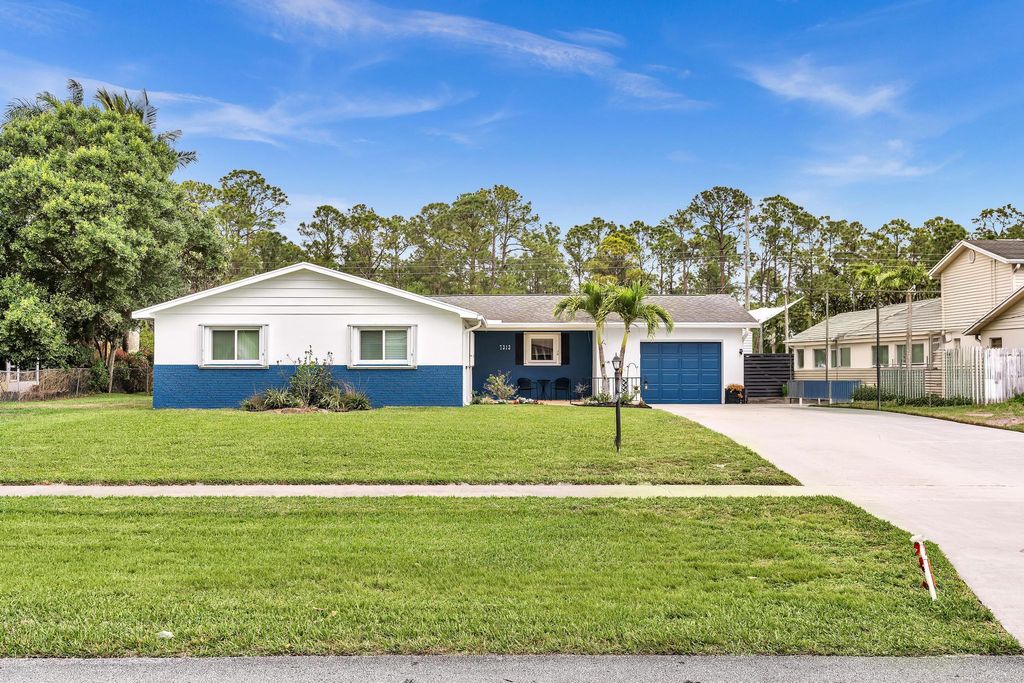 Photo of 7313 Oakmont Drive, Lake Worth, FL 33467 (MLS # B26010308)