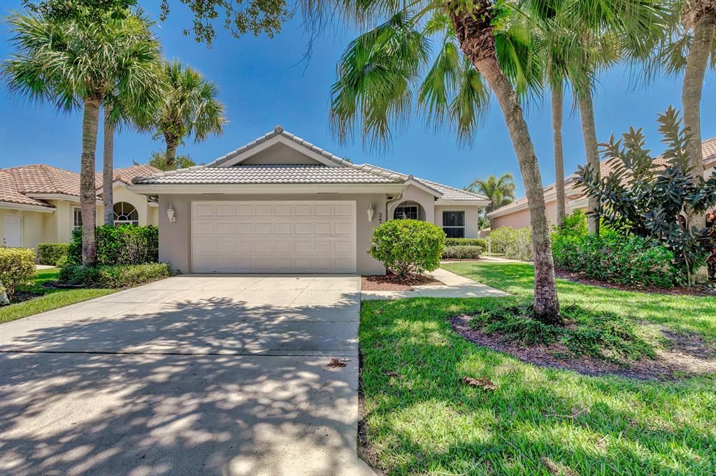 Photo of 247 Hampton Place, Jupiter, FL 33458 (MLS # R10802775)