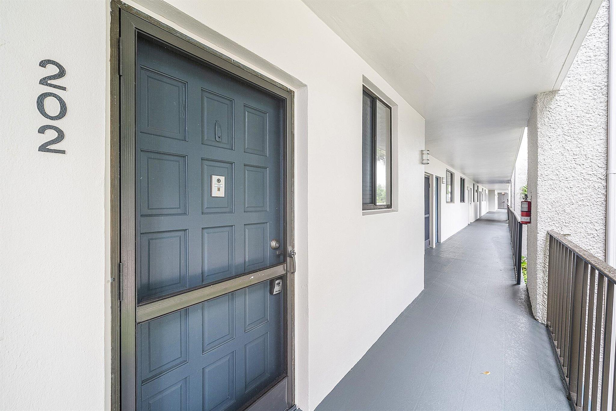 FOUNTAINS OF PALM BEACH C - Residential Lease