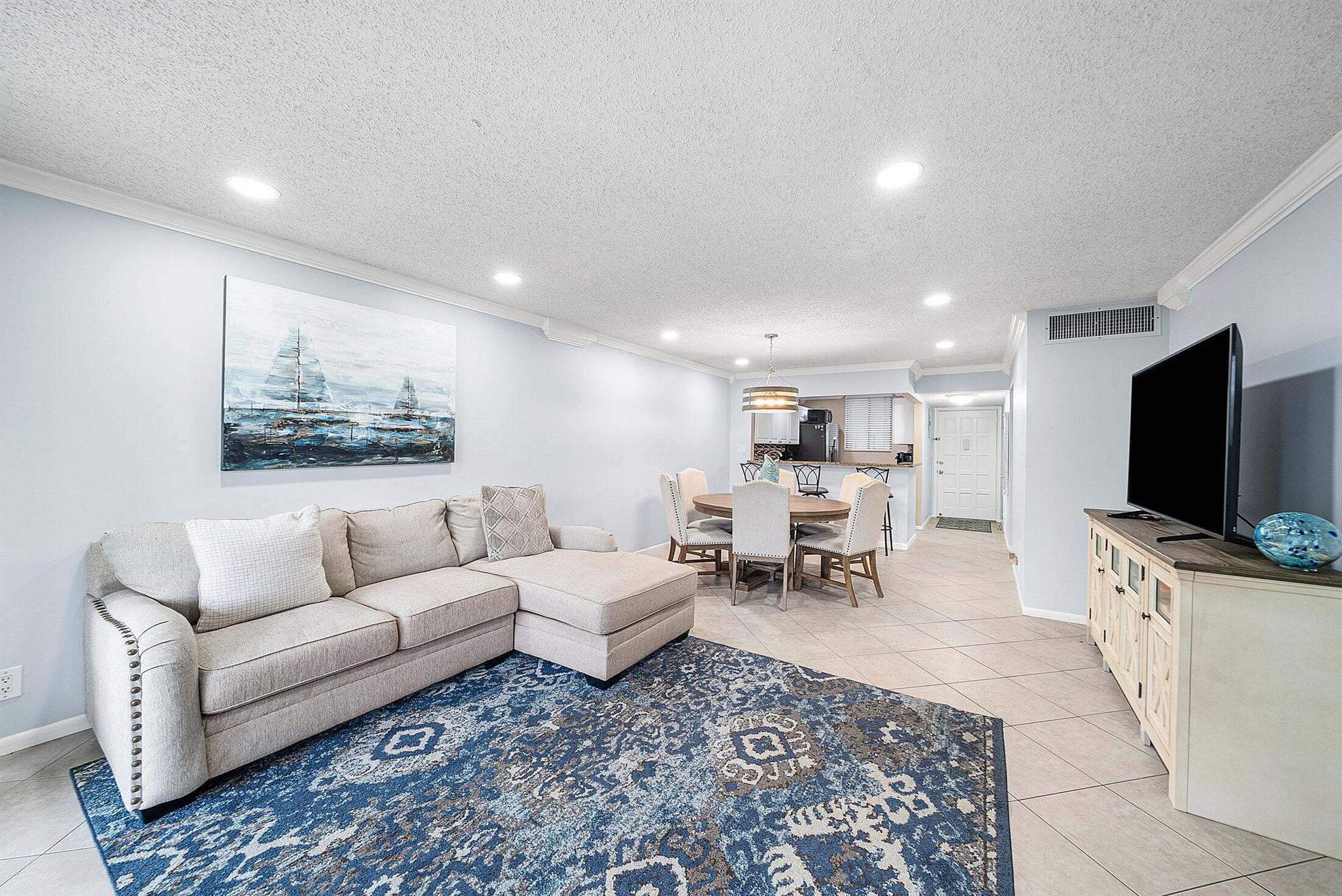 FOUNTAINS OF PALM BEACH C - Residential Lease