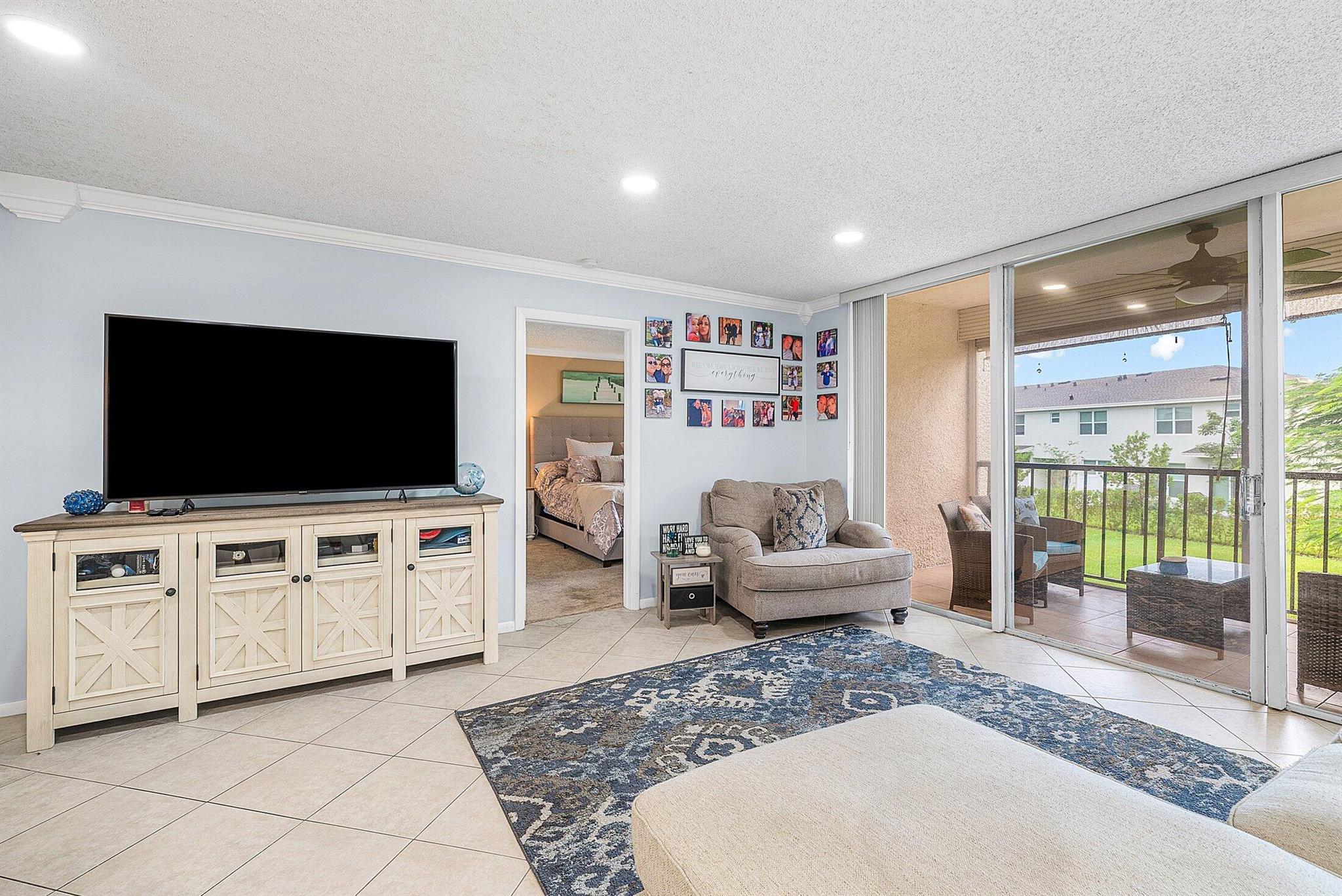 FOUNTAINS OF PALM BEACH C - Residential Lease